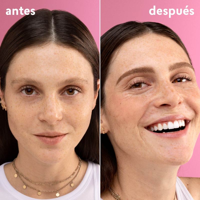 Resultados-despues-de-usar-el-delineador-de-cejas-plumon-2-en-1-Wow-Brow-Duo