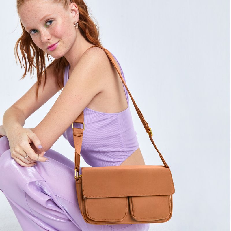 Bolso-casual-de-poliester-para-mujer-con-compartimentos-y-asa-regulable.-Disponible-en-2-colores.-