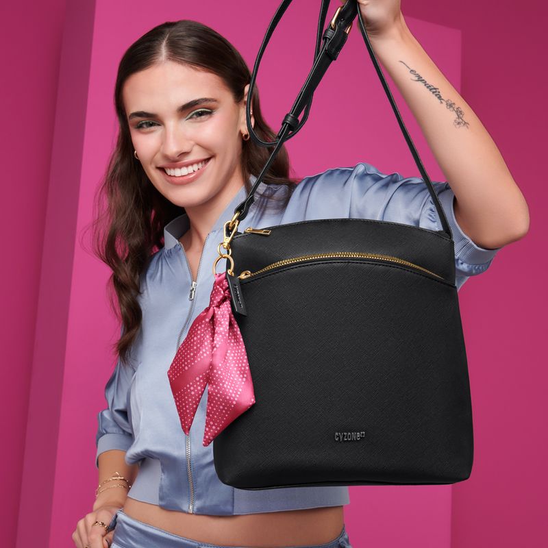 El-morral-para-mujer-Kai-esta-fabricado-en-material-tipo-cuero-color-negro-con-look-juvenil.-