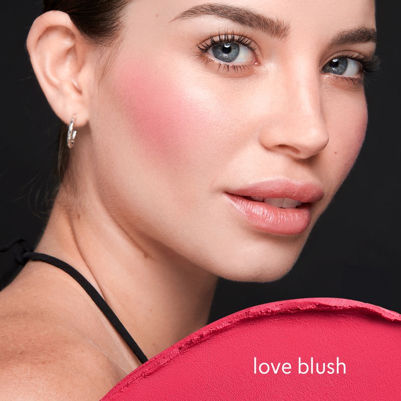 Set-de-maquillaje-que-incluye-rubor-Mousse-Blush-y-mascara-de-pestañas-Magnetic-Lash.