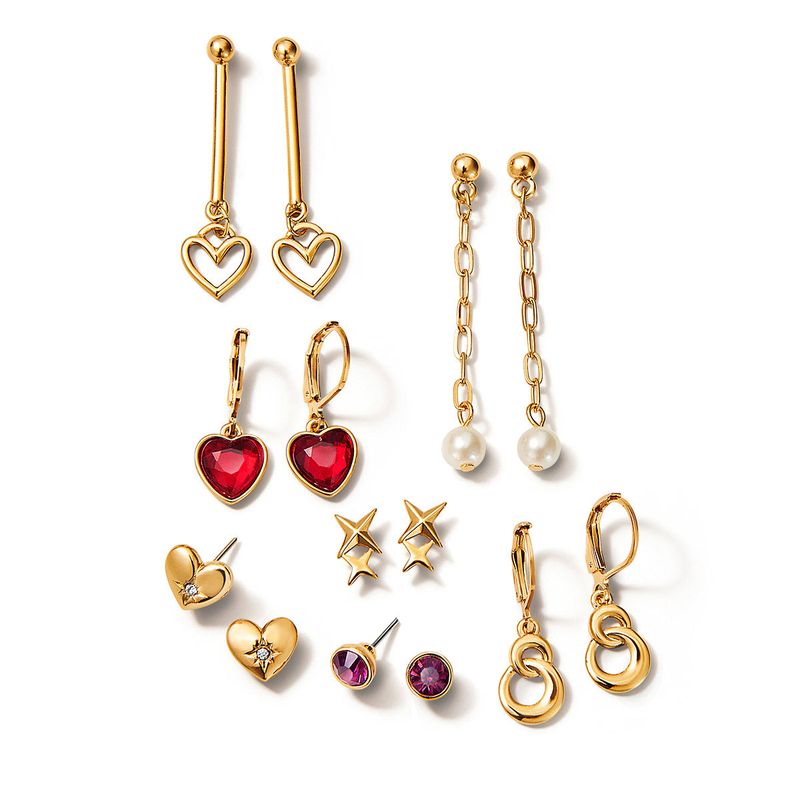 estuche-de-aretes-dorados-y-dijes-brillantes