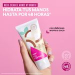 nueva-crema-de-manos-Coco-Colada-My-Moment-es-ideal-para-hidratar-tus-manos-hasta-por-48-horas